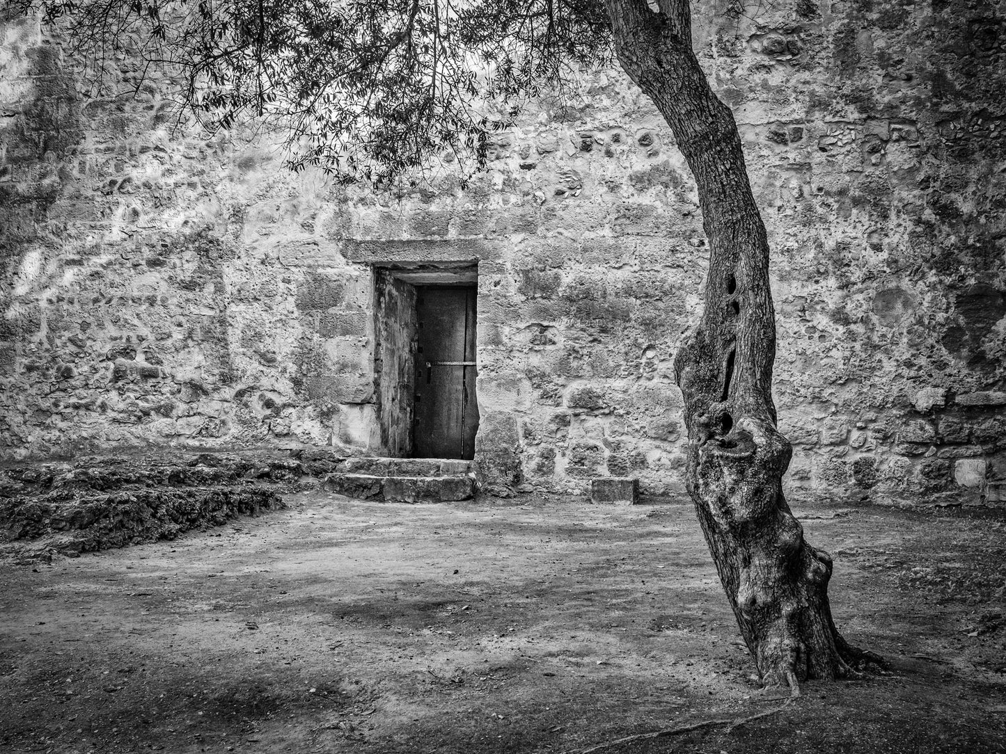 Courtyard, Castle de Sao Jorge, Lisbon 2018