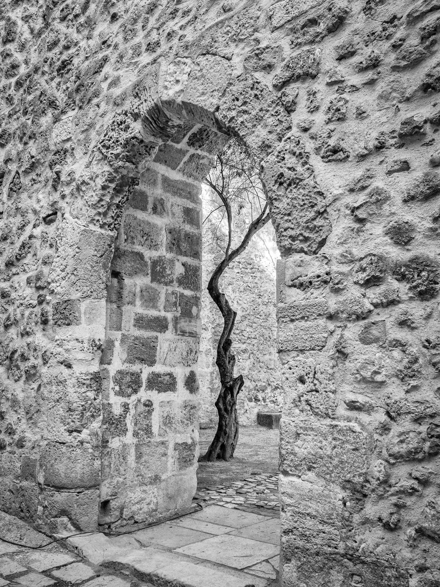 Glimpse, Archway, Castle de Sao Jorge, Lisbon 2018